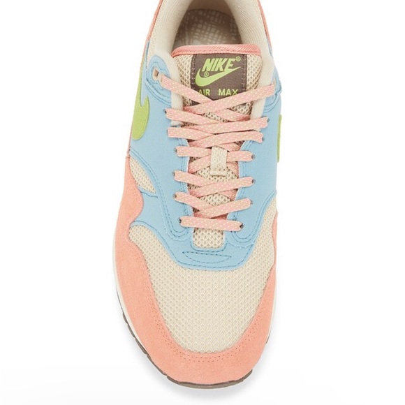 Nike - Picture 2 of 6